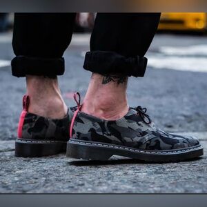 DR. MARTENS X STAPLE DESIGN 1461 SHOE
Pigeon Grey Camo